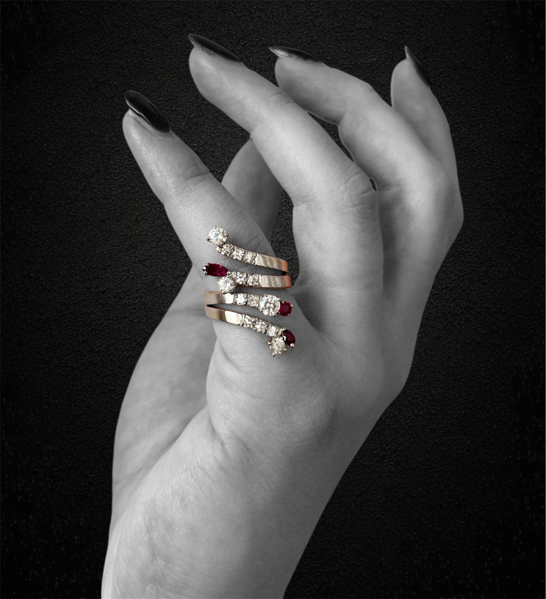 Anello a Serpente Stilizzato