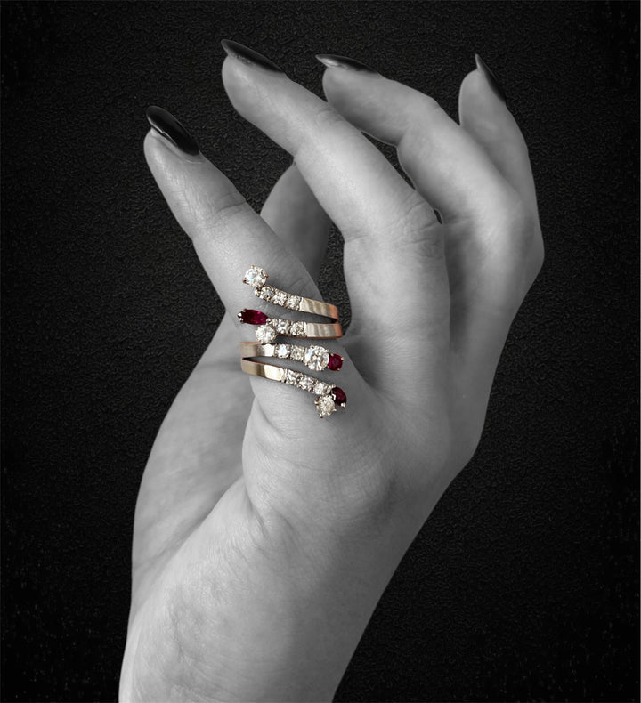 Anello a Serpente Stilizzato