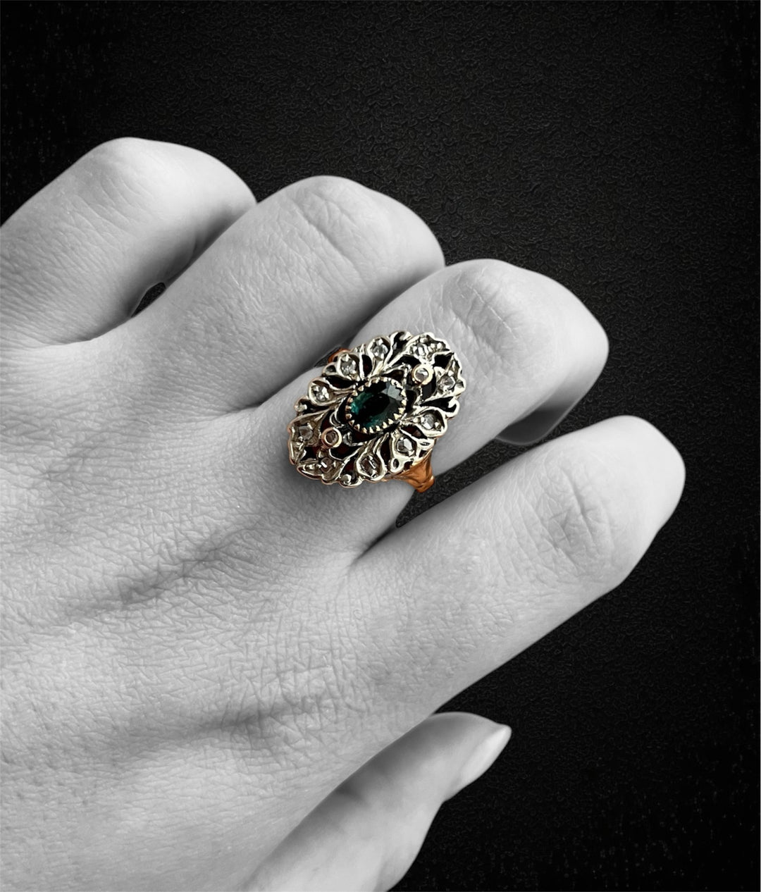 Anello in Stile Barocco con Peridot e Diamanti