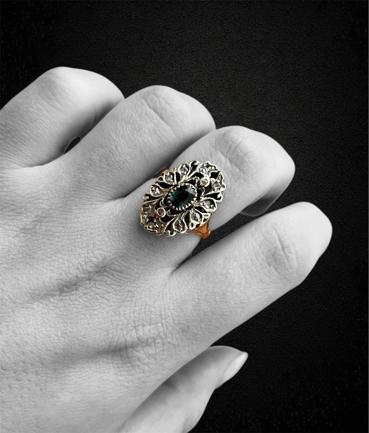 Anello in Stile Barocco con Peridot e Diamanti