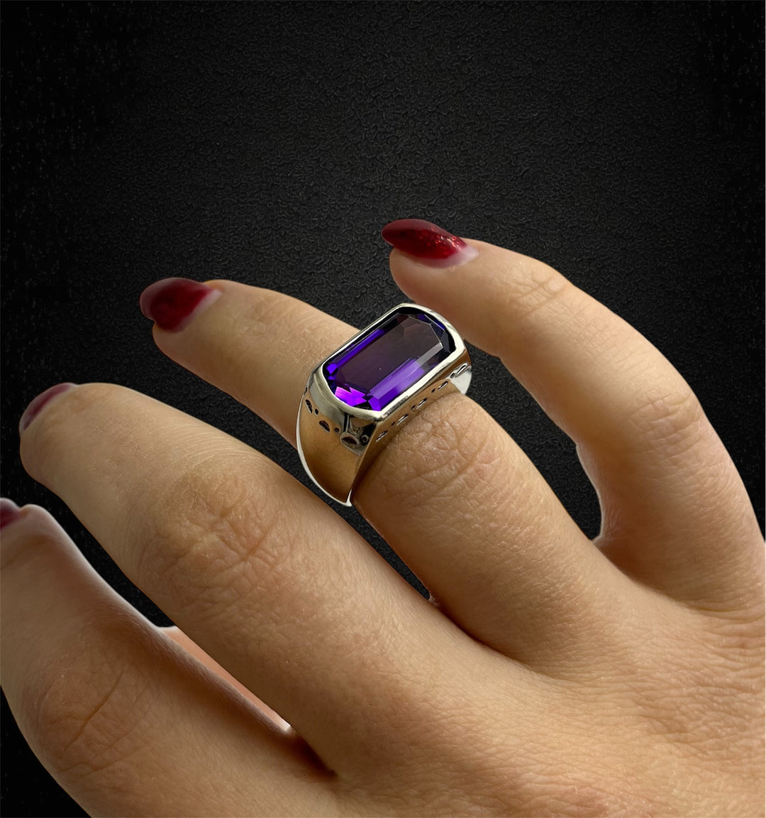 Anello Moderno con Ametista