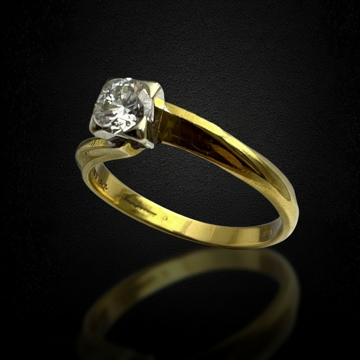 Anello solitario Salvini con Diamante da 0,40 ct.