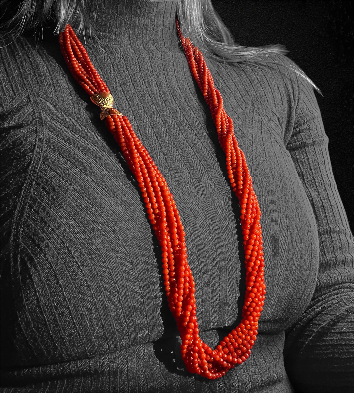 Lunga collana multifilo in corallo rosso mediterraneo