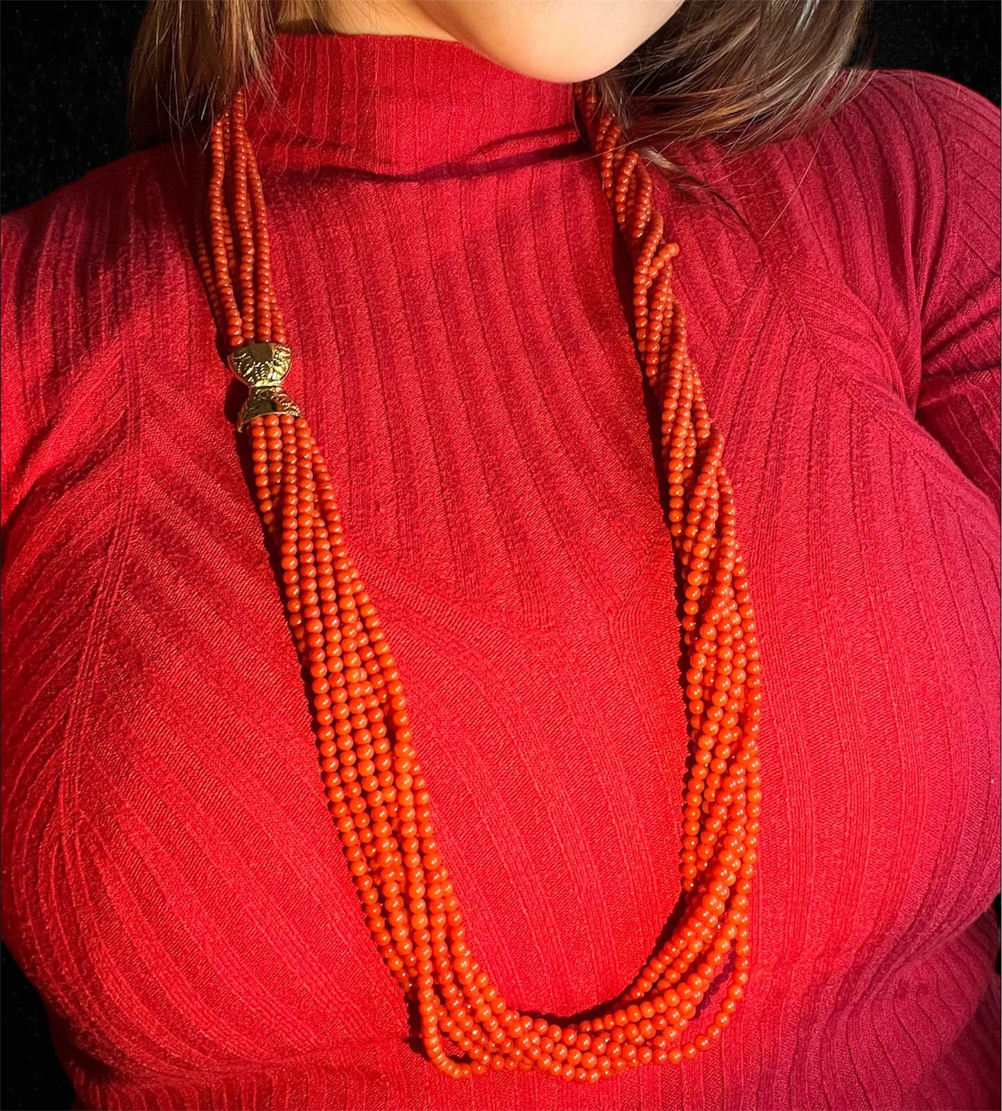 Lunga collana multifilo in corallo rosso mediterraneo