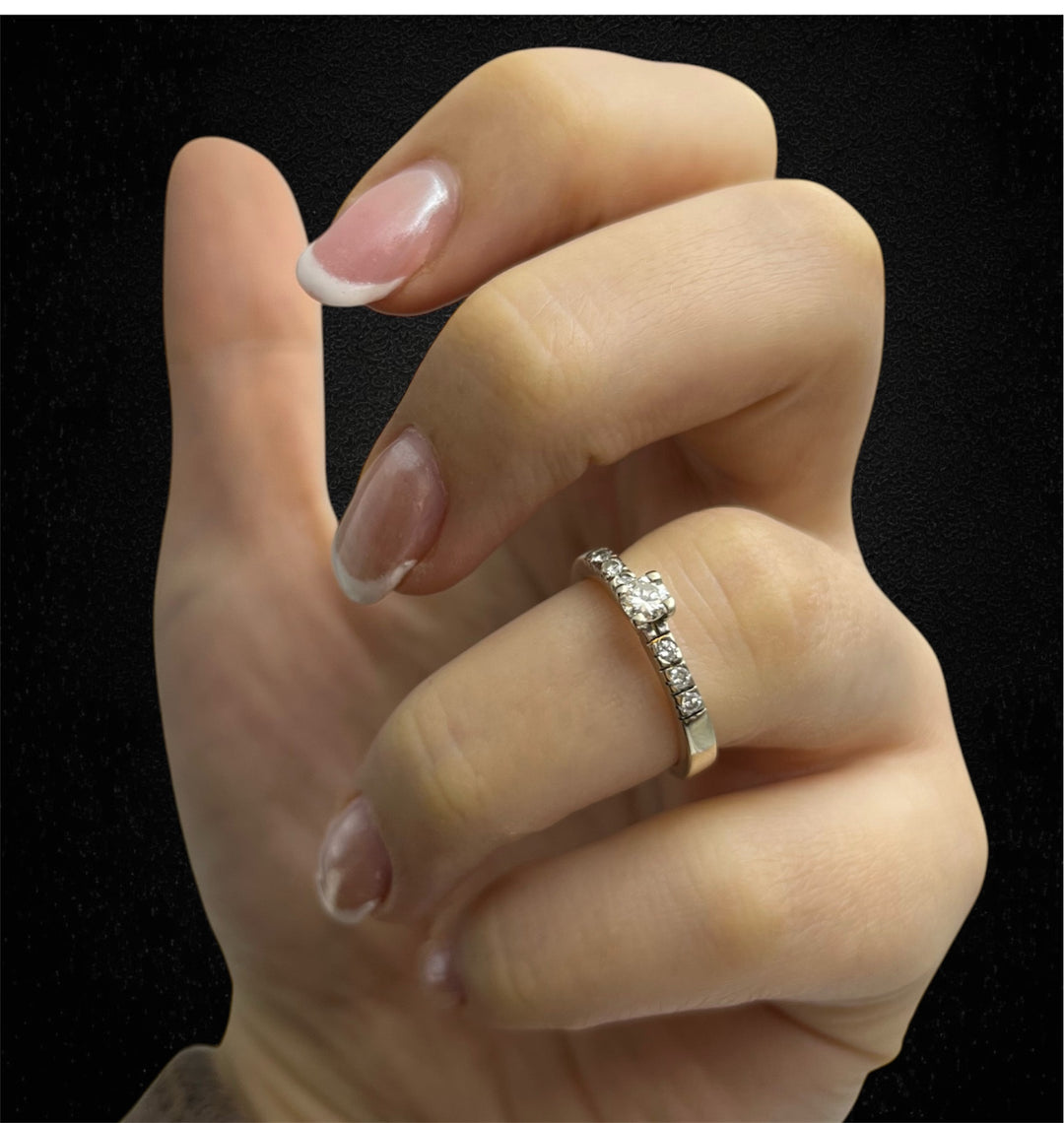 Anello in Oro Bianco e Diamanti di Biandrate Gioielli