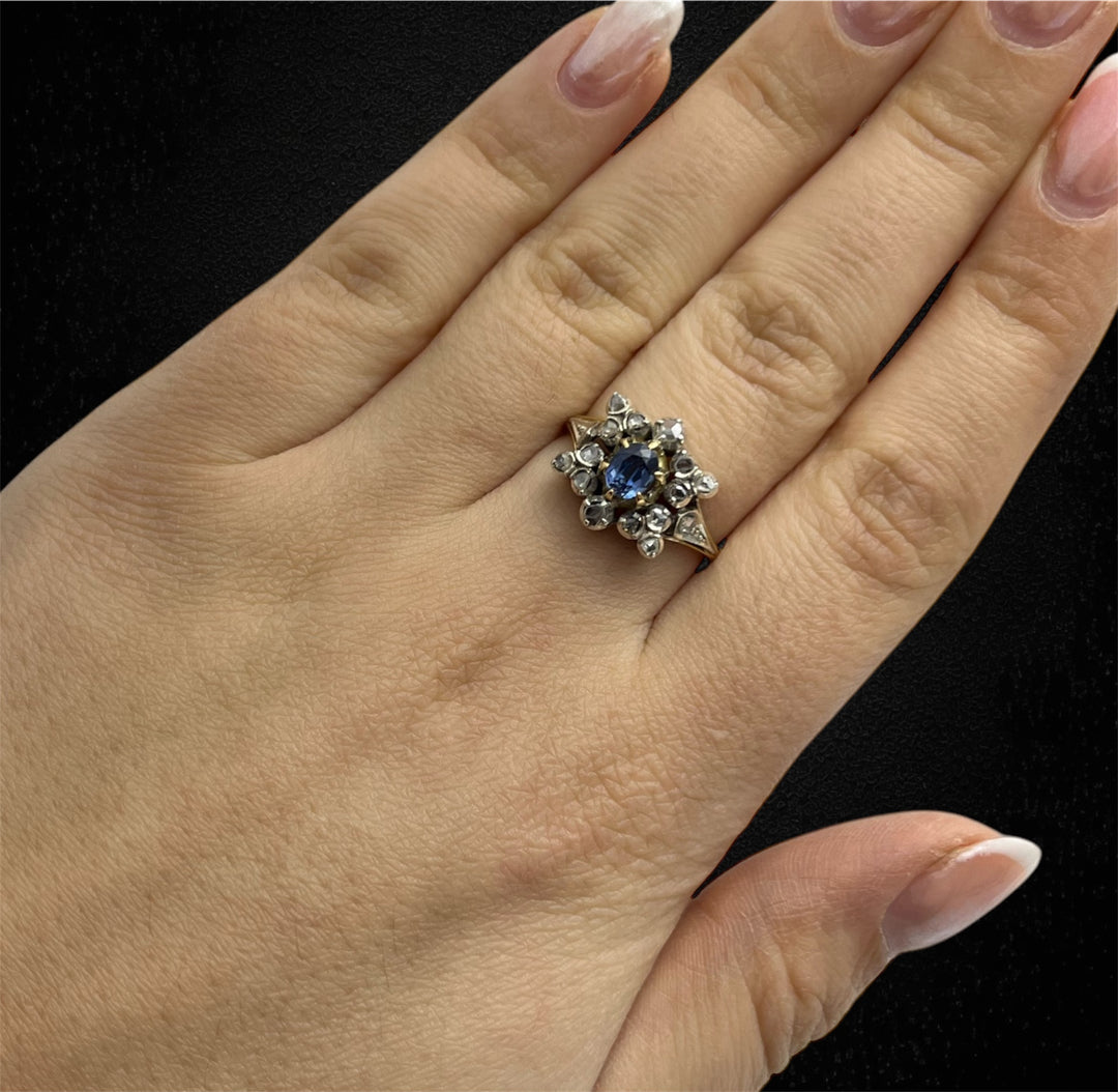 Anello Stellato con Zaffiro e Diamanti