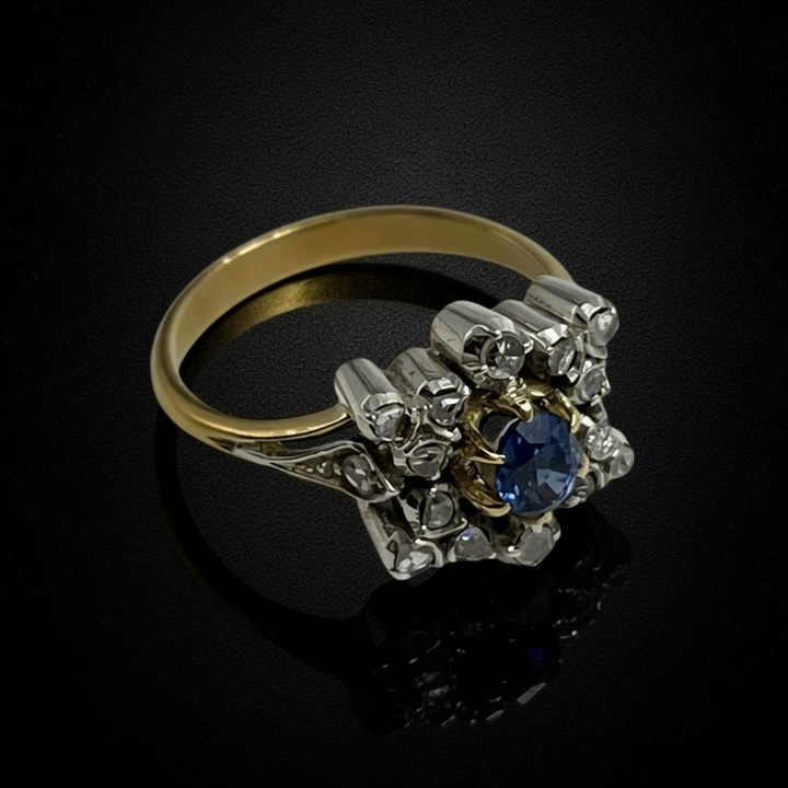 Anello Stellato con Zaffiro e Diamanti