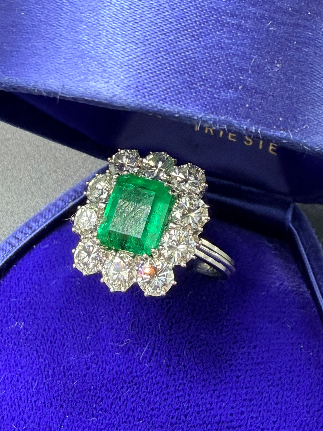 Anello "Margherita" con Smeraldo Colombiano e Diamanti