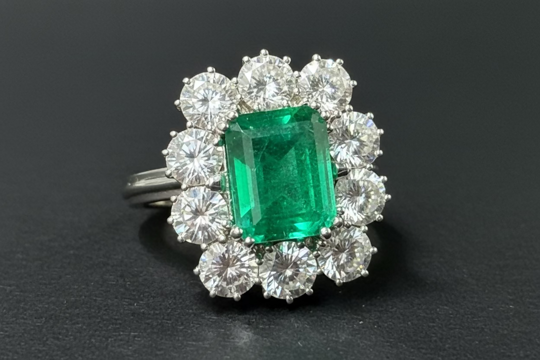 Anello "Margherita" con Smeraldo Colombiano e Diamanti