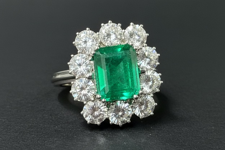 Anello "Margherita" con Smeraldo Colombiano e Diamanti
