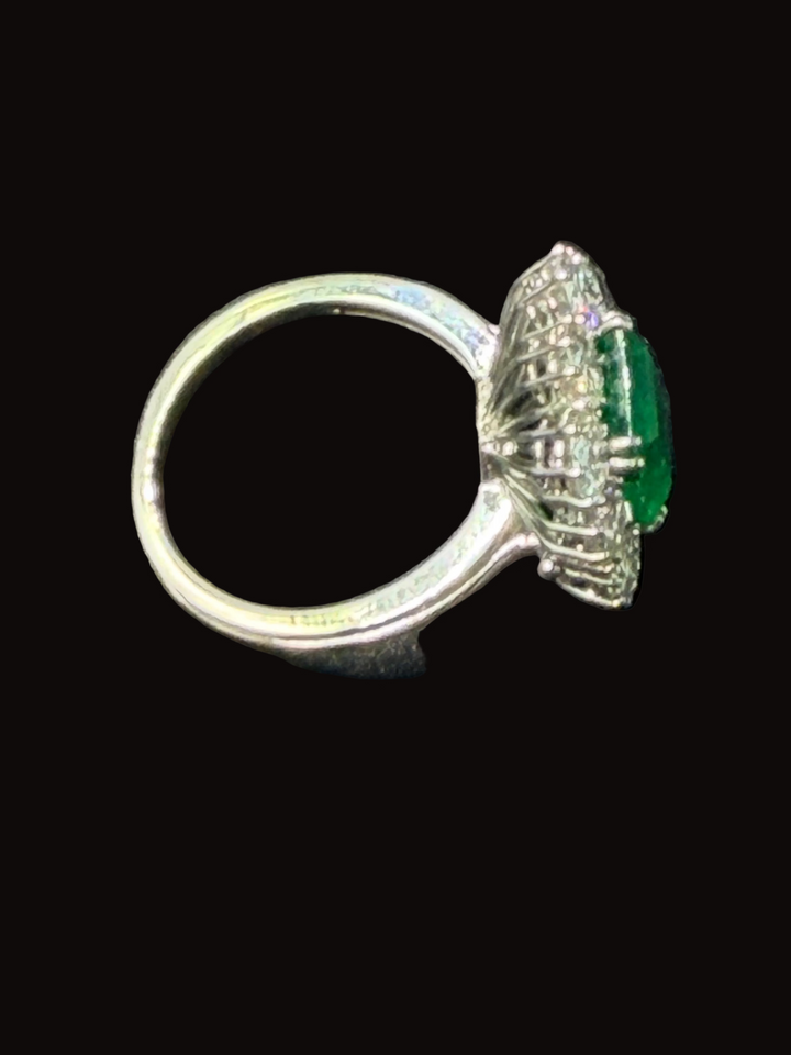 Anello "Margherita" con Smeraldo Colombiano e Diamanti