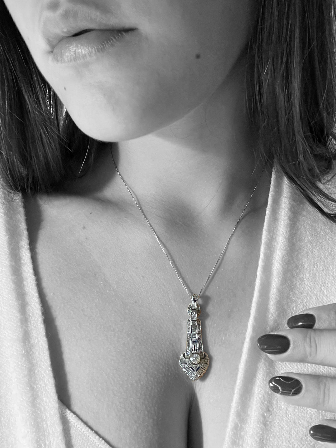 Pendente Art Deco in platino, diamanti e zaffiri