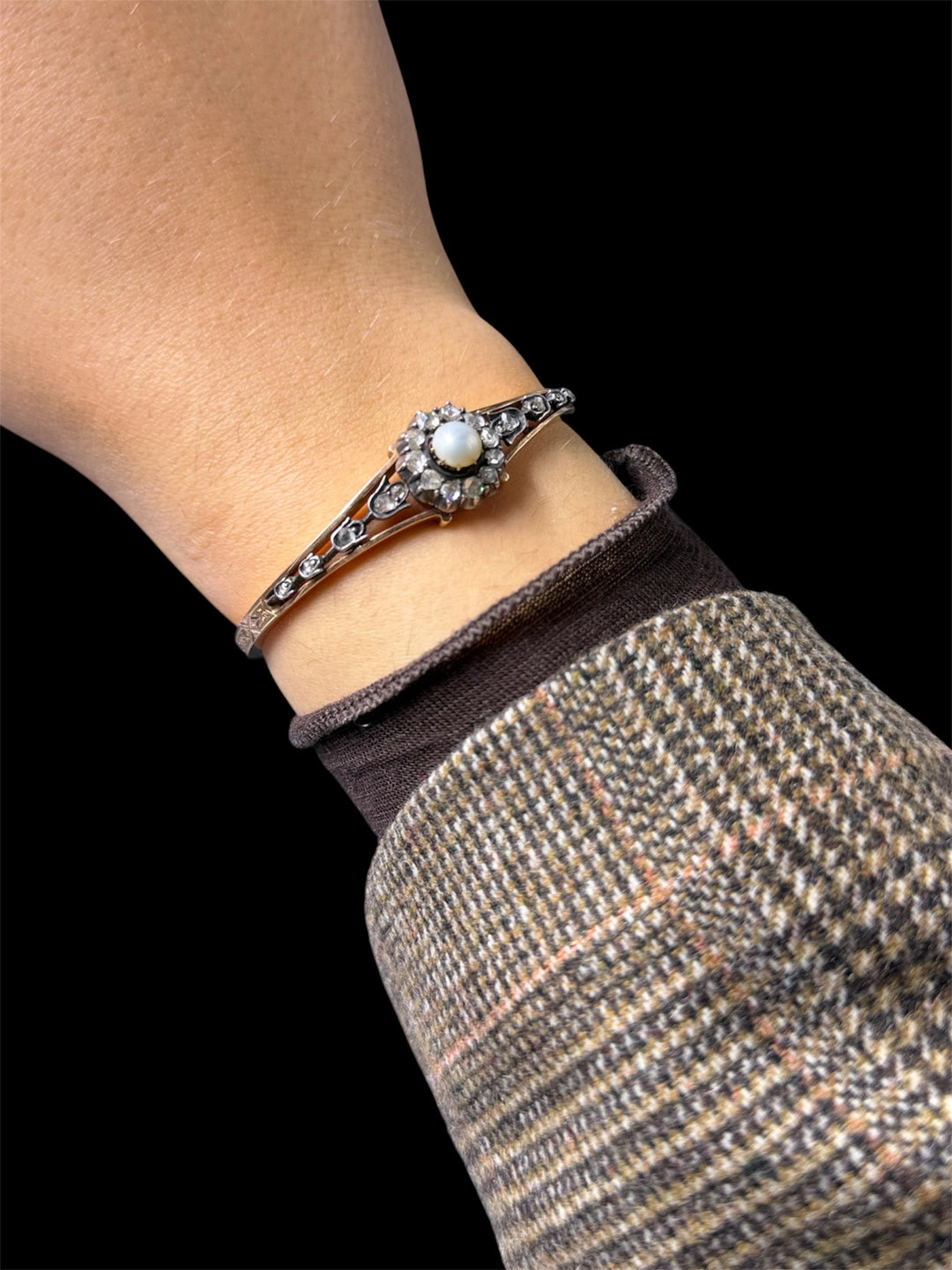 Bracciale viennese con perla e diamanti. Fine XIX secolo