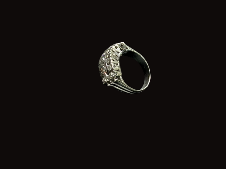 Anello a onda con diamanti