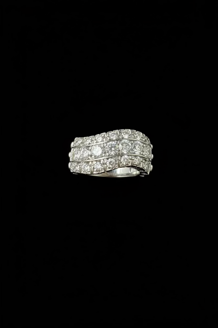 Anello a onda con diamanti