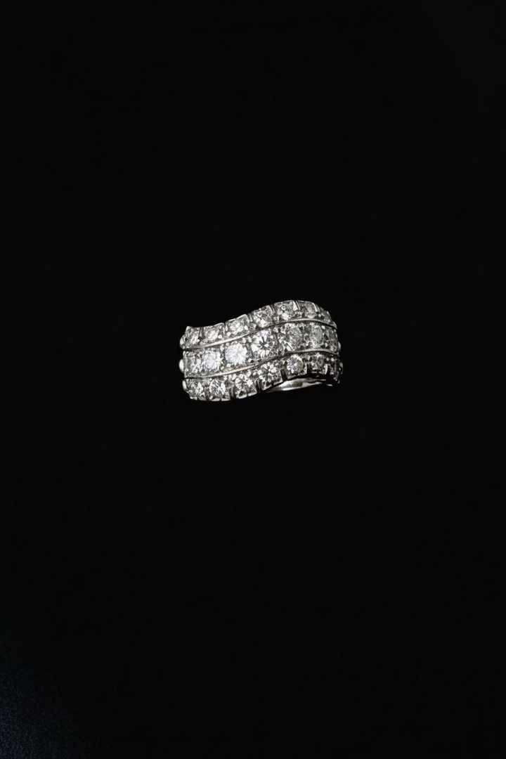 Anello a onda con diamanti