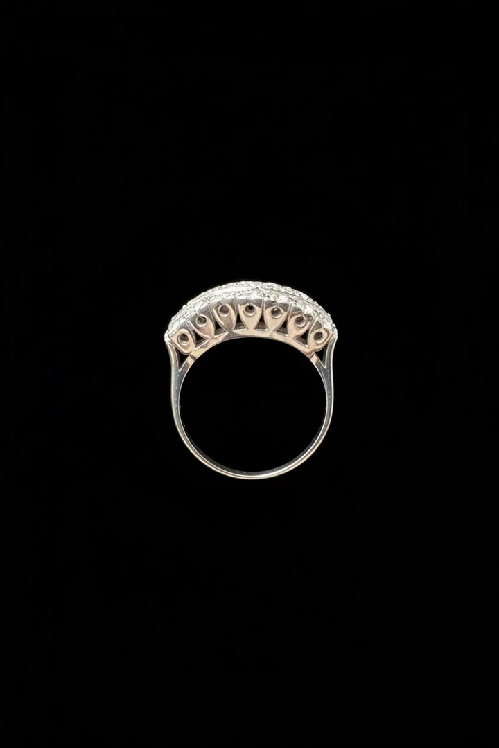 Anello a onda con diamanti