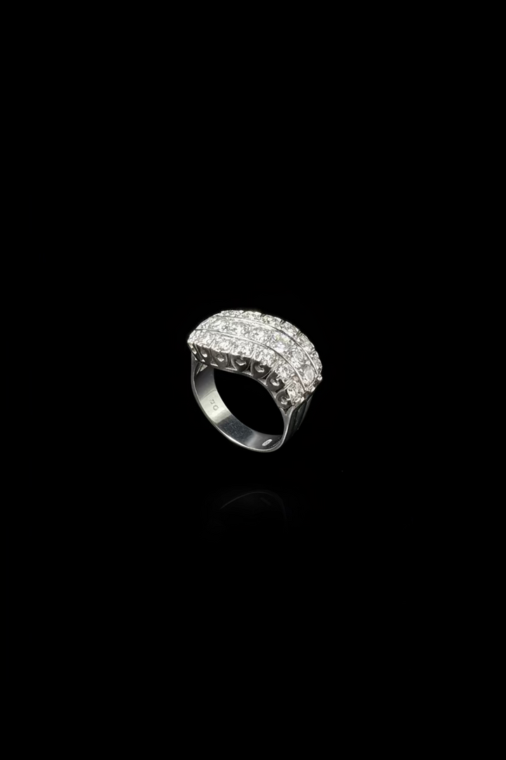 Anello a onda con diamanti