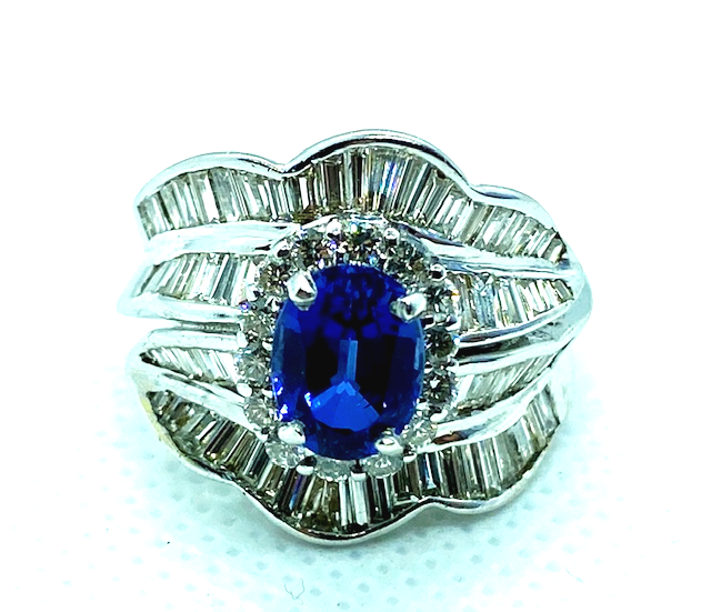 Sapphire and diamonds ring