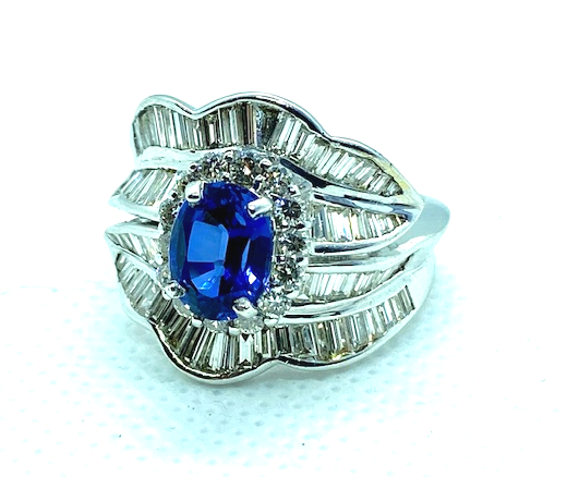 Sapphire and diamonds ring