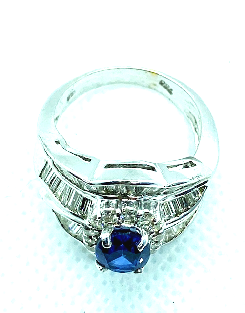 Sapphire and diamonds ring