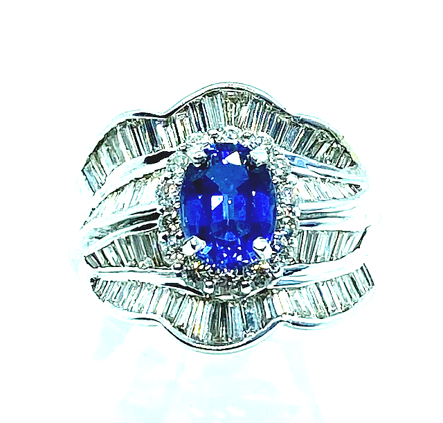 Sapphire and diamonds ring