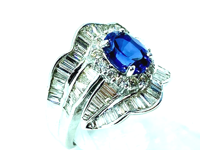 Sapphire and diamonds ring