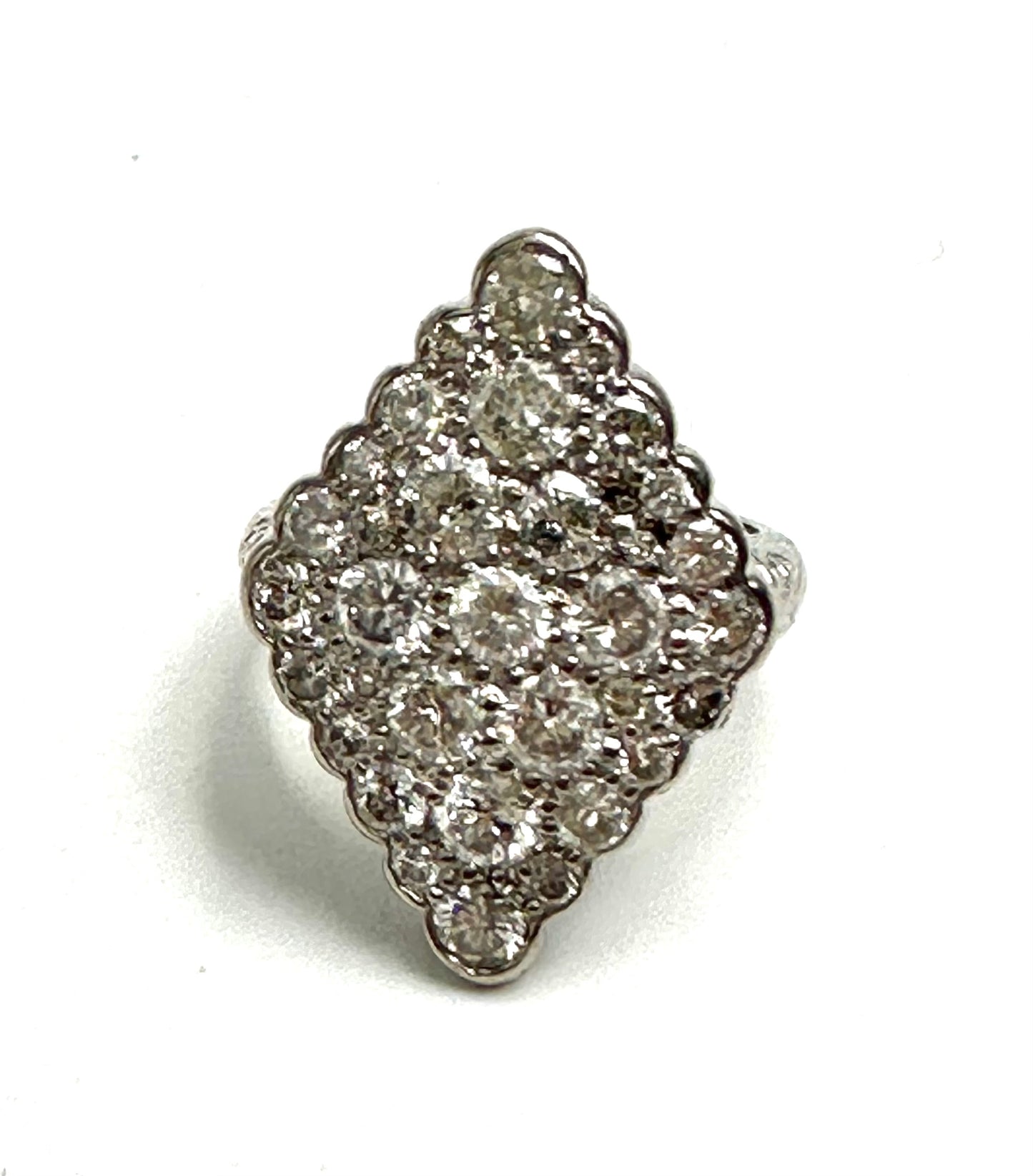 Stunning rhomboid-shaped diamonds ring from the 1920s