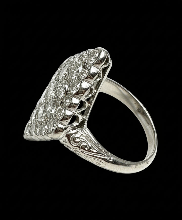 Splendido Anello Romboidale con Diamanti