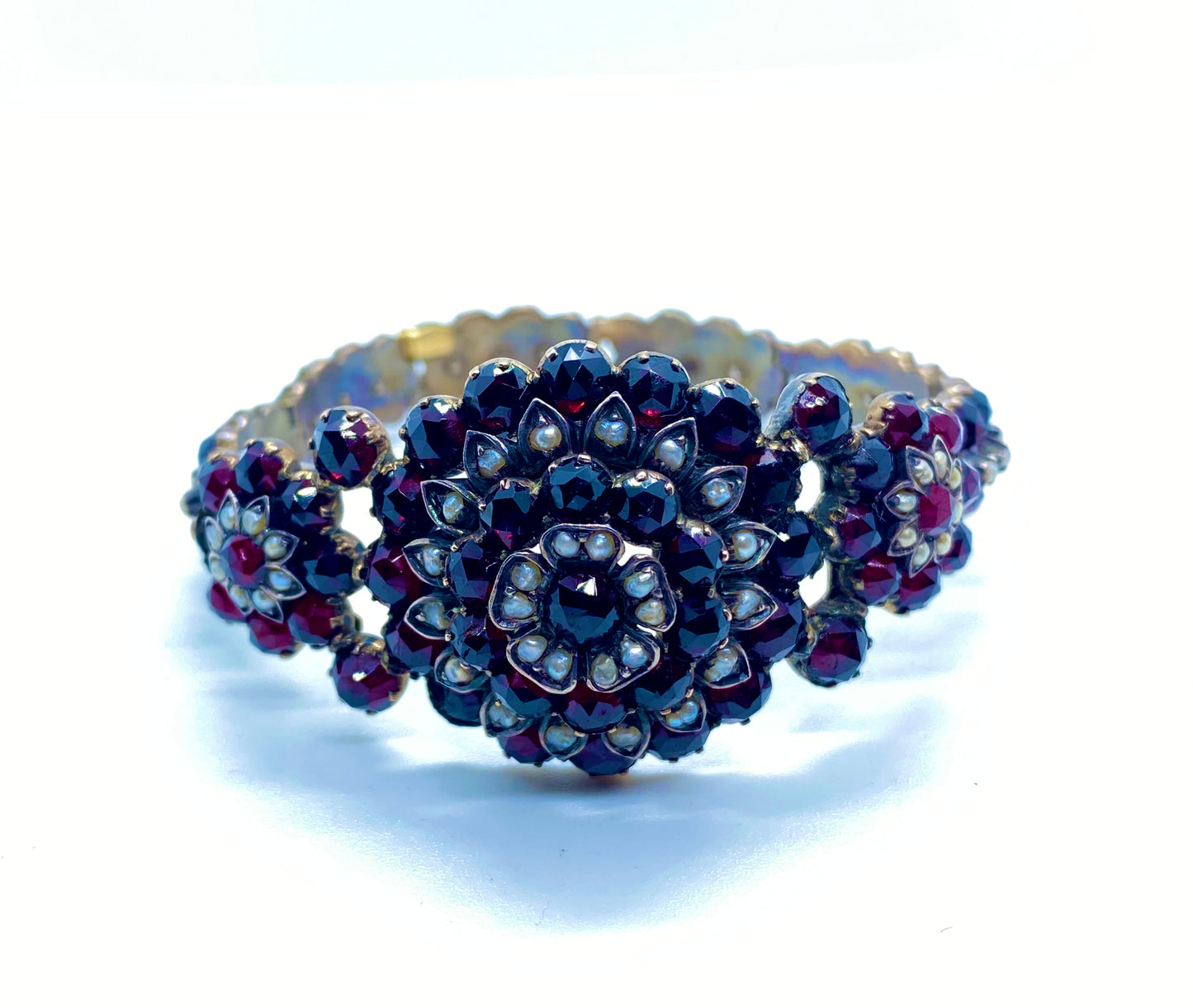 Sumptuous Austro-Hungarian garnet bracelet