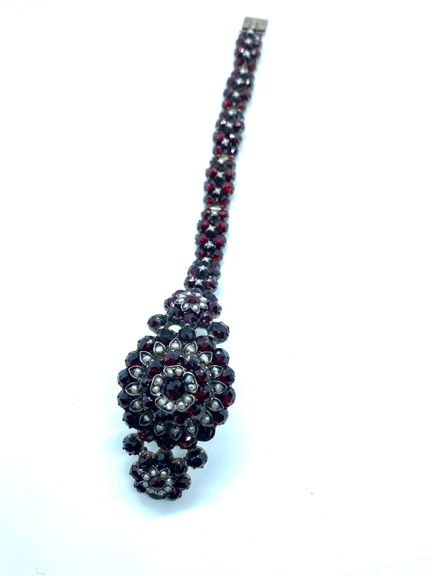 Sumptuous Austro-Hungarian garnet bracelet