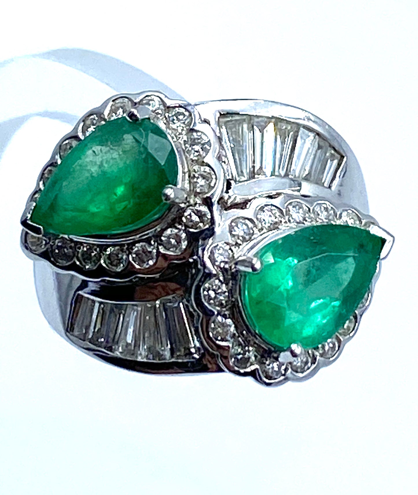 Emerald drops and diamonds ring