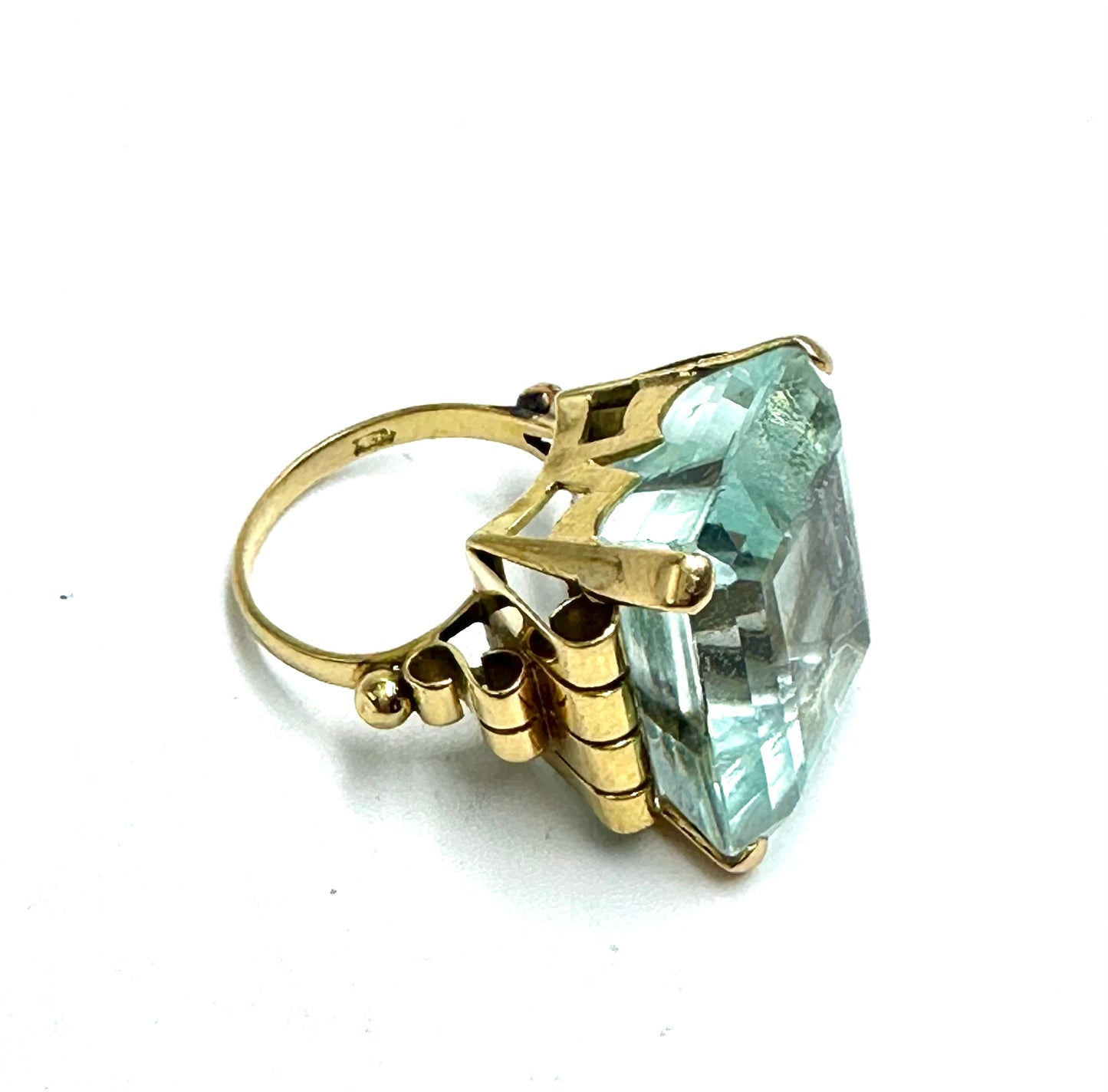 Huge aquamarine (35 ct.) ring, emerald cut.