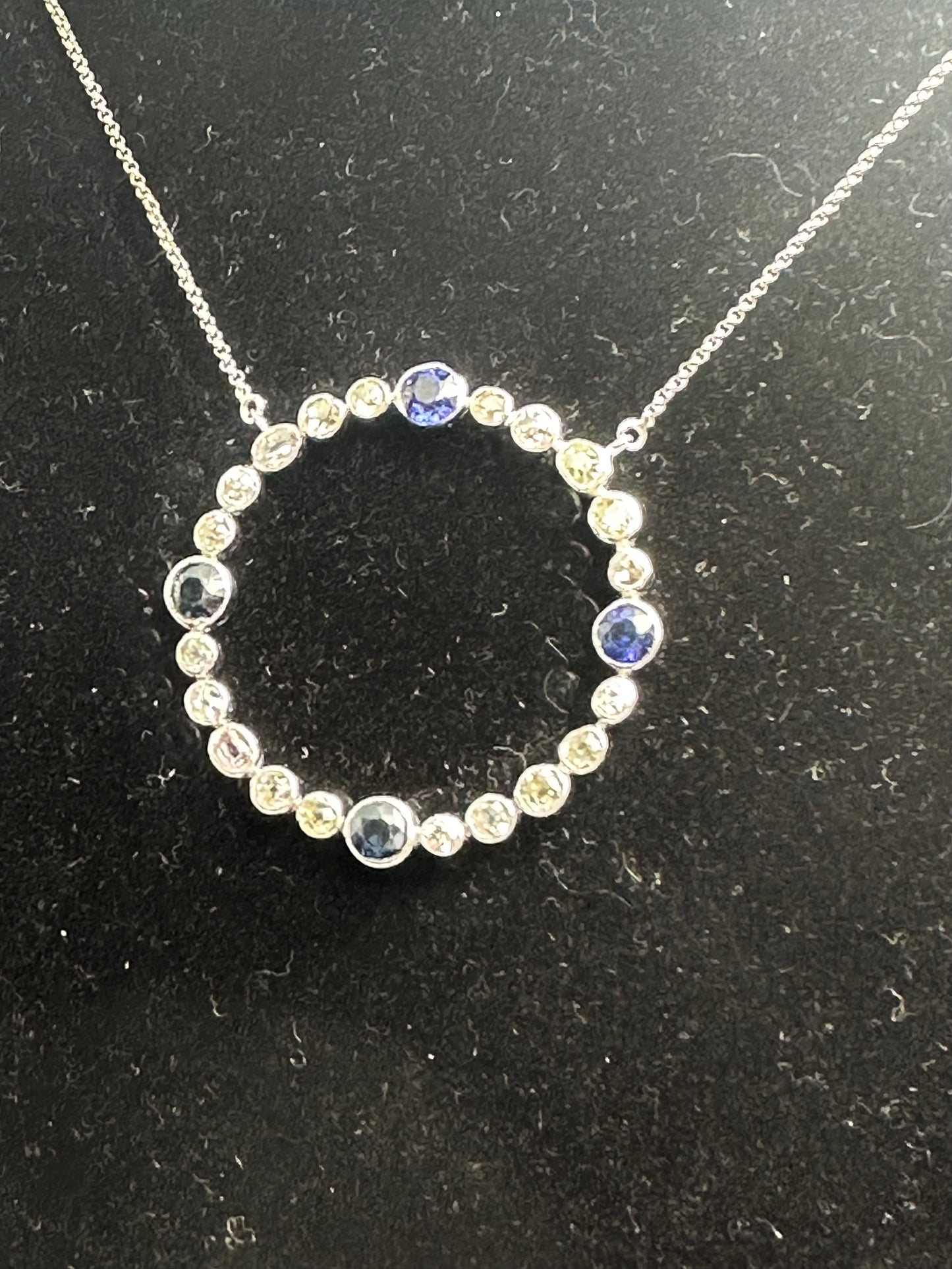 Round diamond pendant