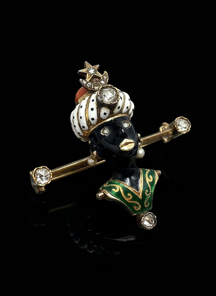 Spilla in oro con smalti policromi con "moretto", firmata Agostino Gigante