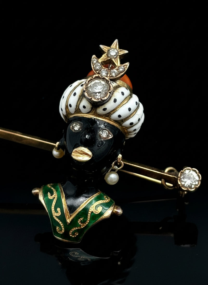 Spilla in oro con smalti policromi con "moretto", firmata Agostino Gigante