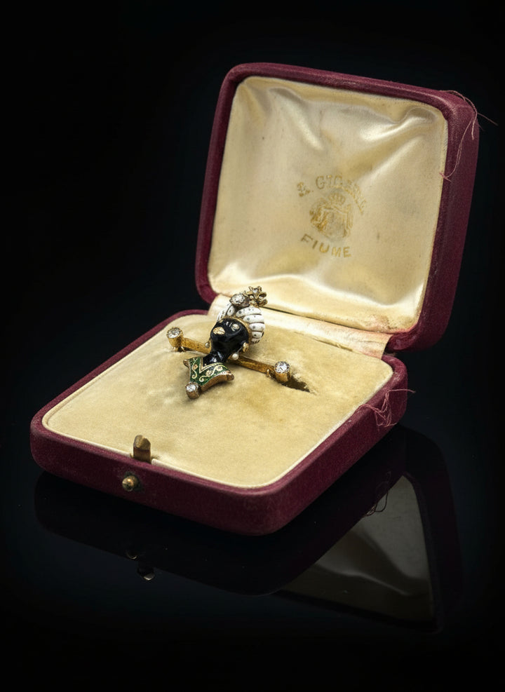 Spilla in oro con smalti policromi con "moretto", firmata Agostino Gigante