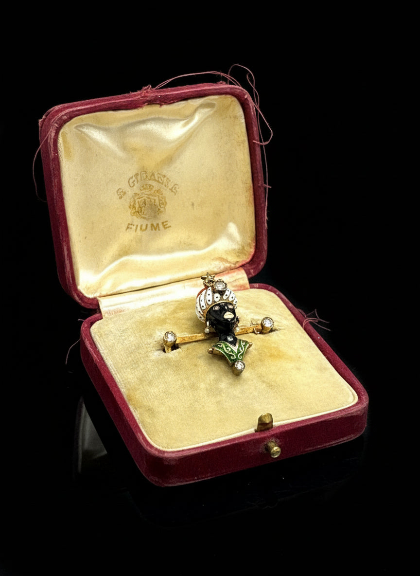 Spilla in oro con smalti policromi con "moretto", firmata Agostino Gigante