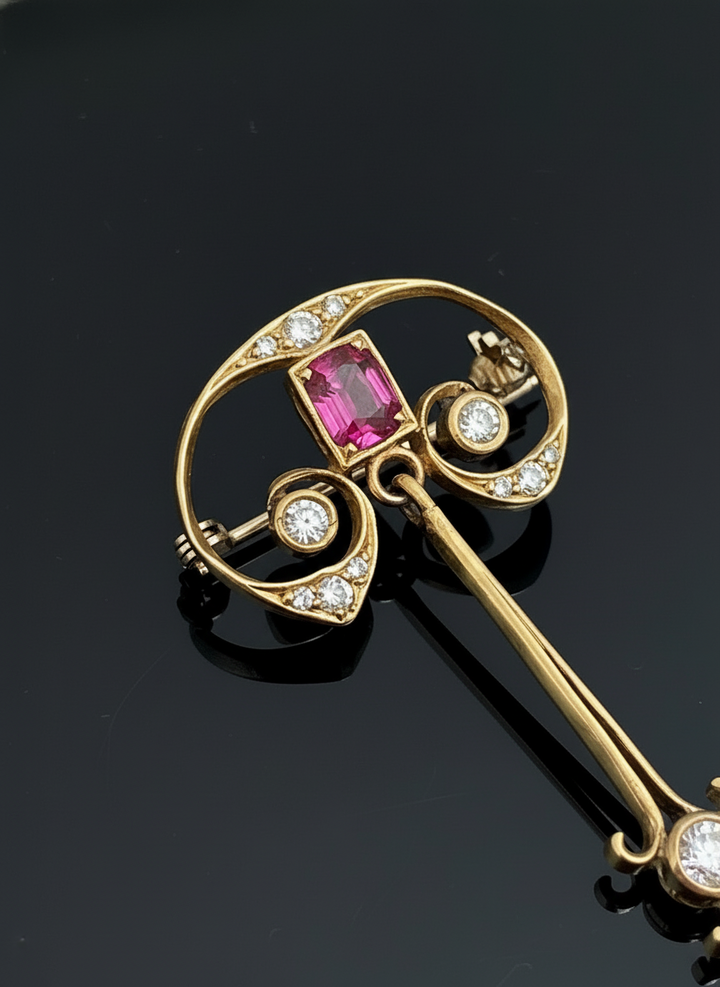Art nouveau pendant, ruby ​​and diamonds
