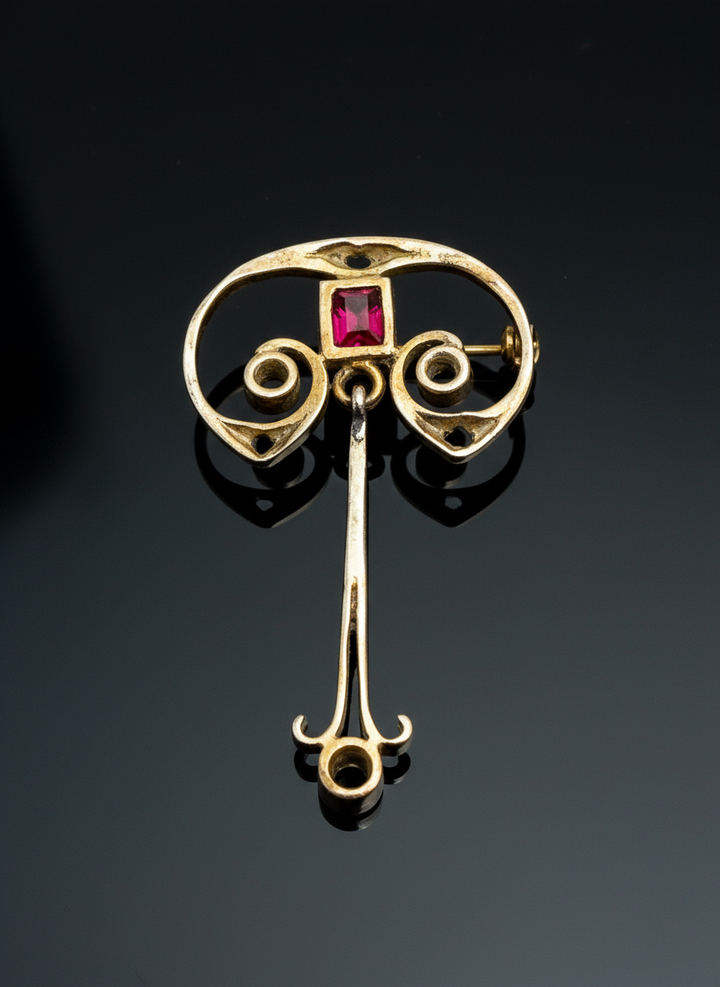 Art nouveau pendant, ruby ​​and diamonds