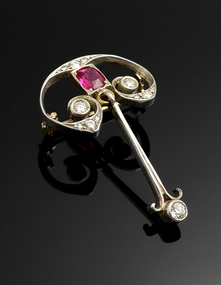 Art nouveau pendant, ruby ​​and diamonds