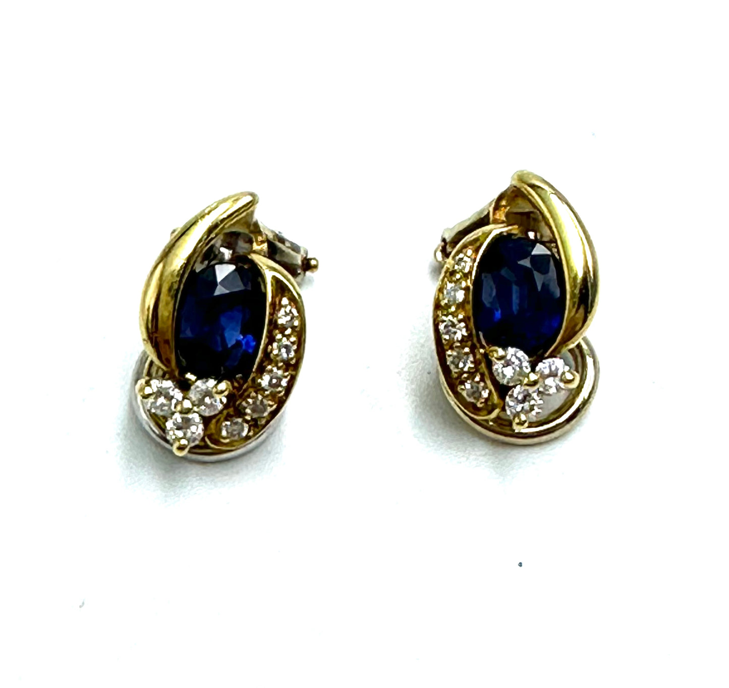 Sapphire and diamonds earrings