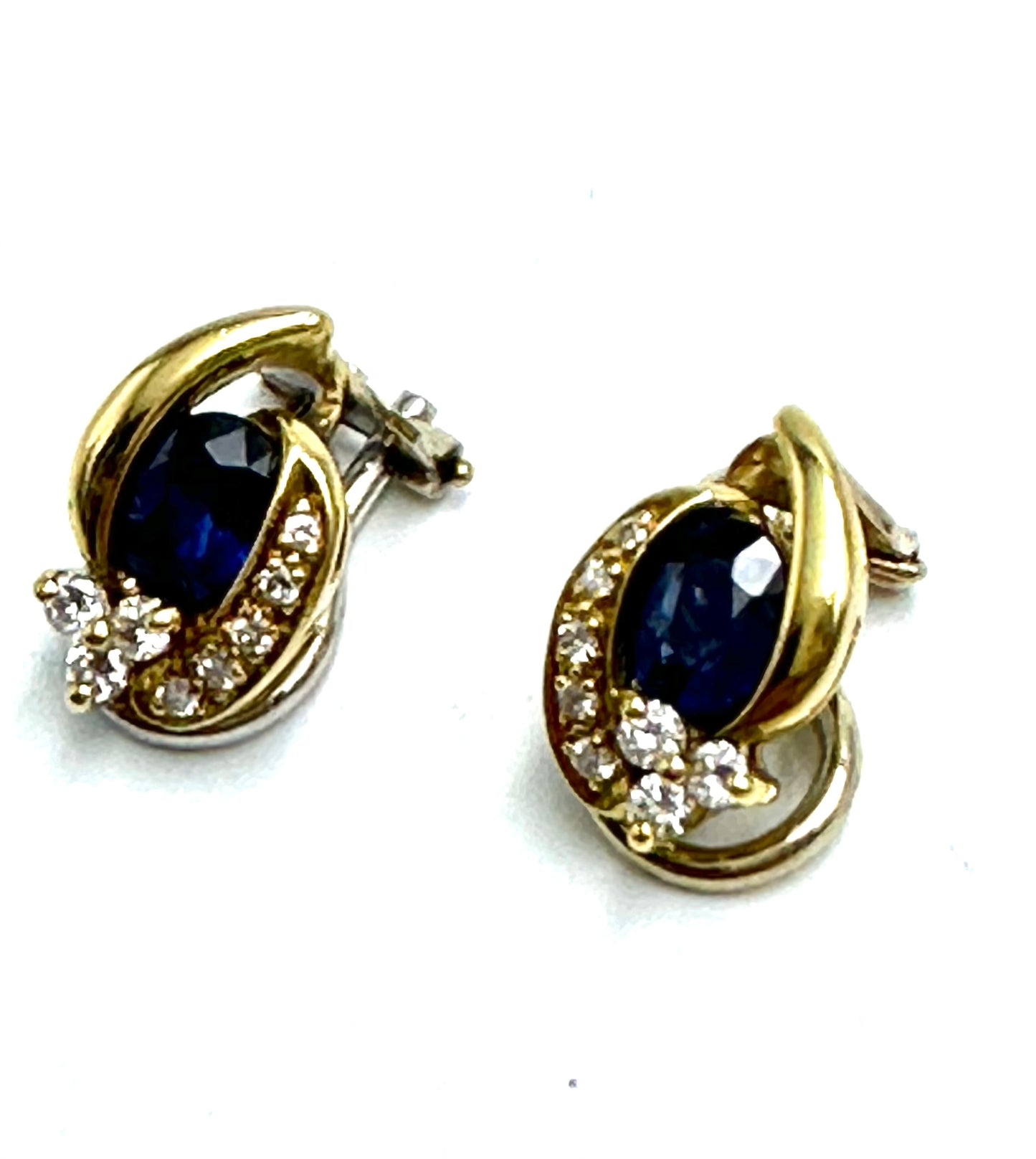 Sapphire and diamonds earrings