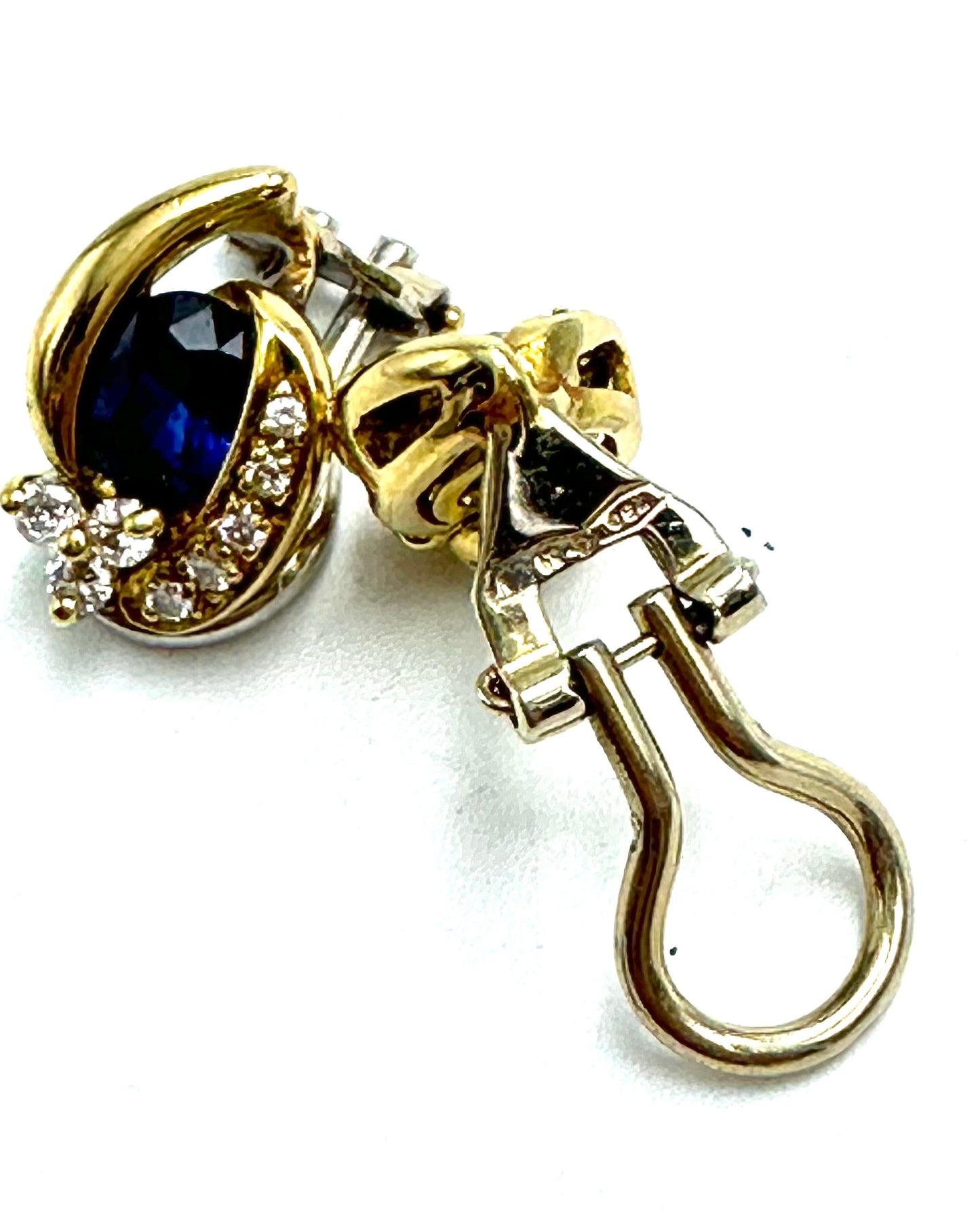 Sapphire and diamonds earrings