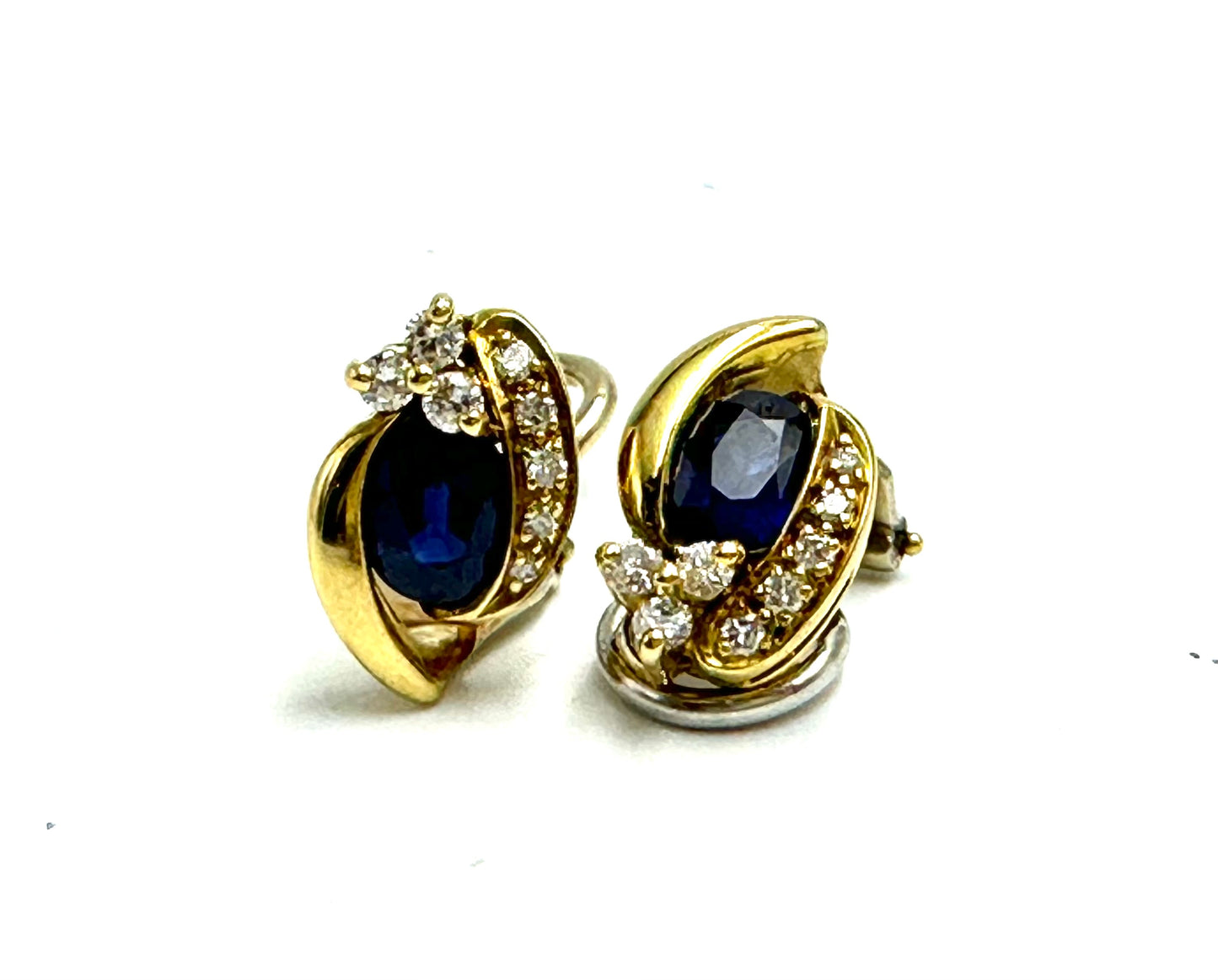 Sapphire and diamonds earrings