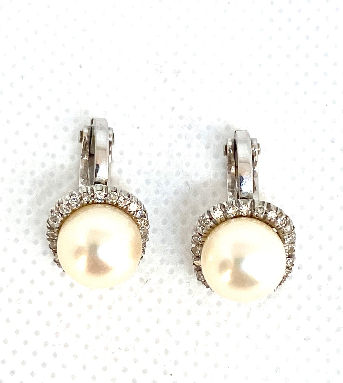 Pearls and diamonds earrings