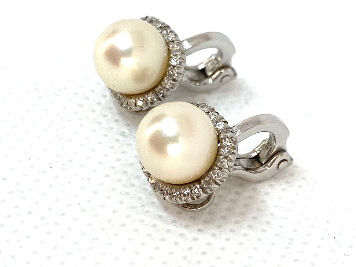 Pearls and diamonds earrings