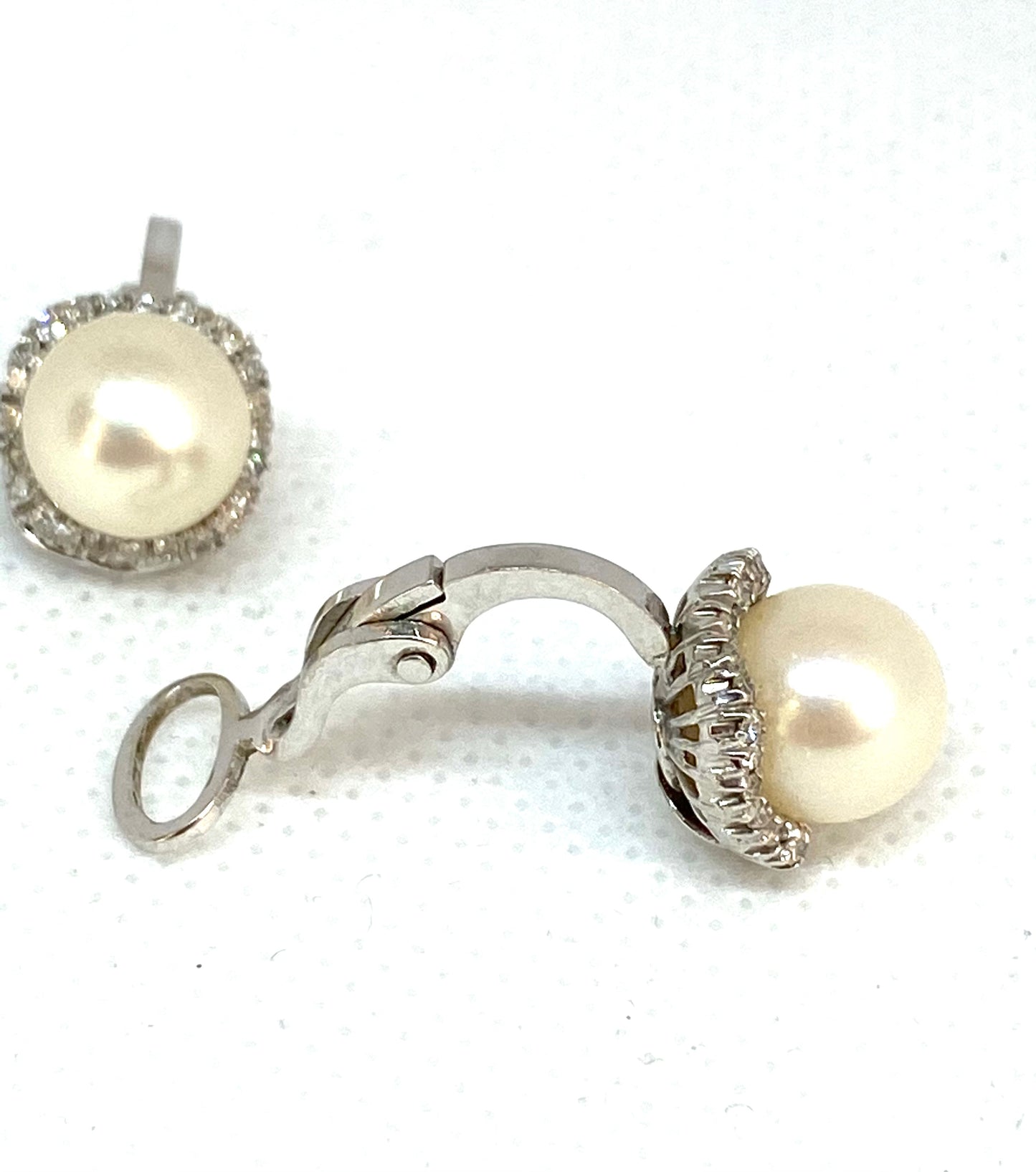 Pearls and diamonds earrings