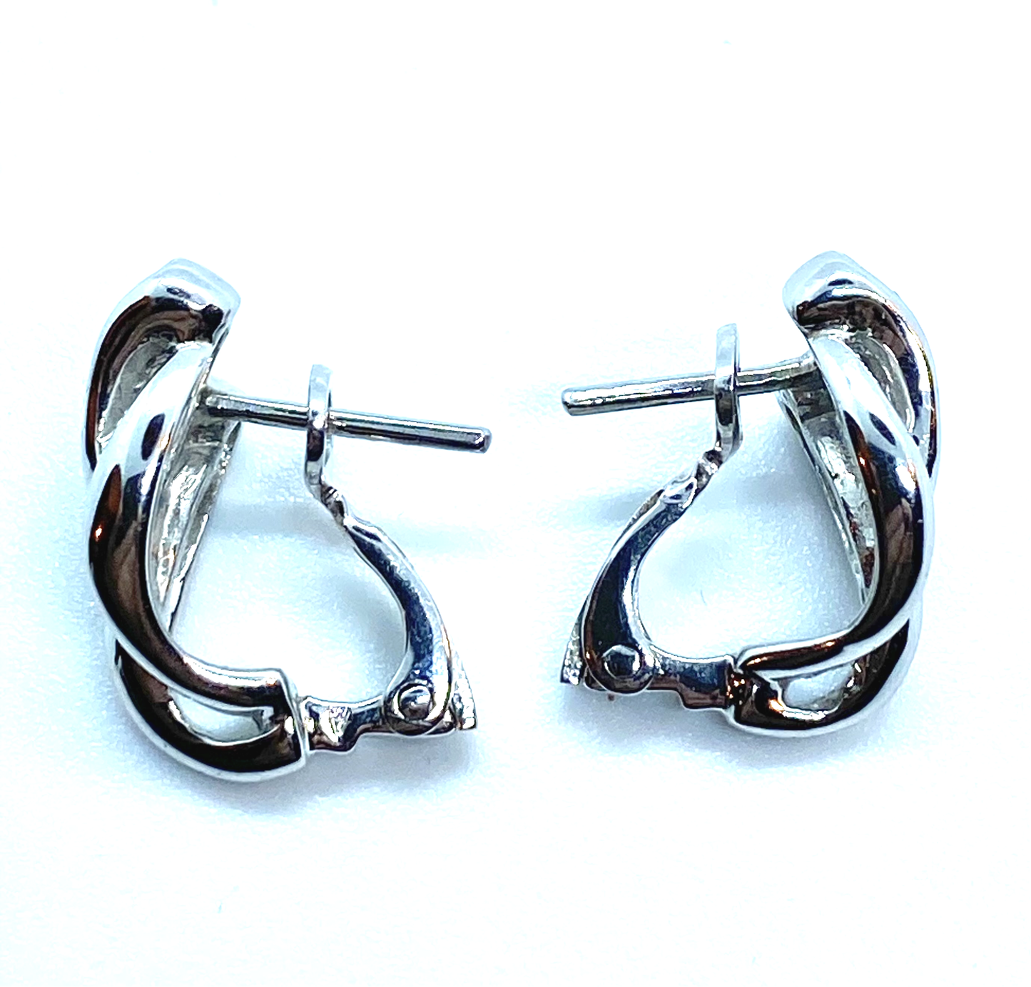 White gold diamonds earrings