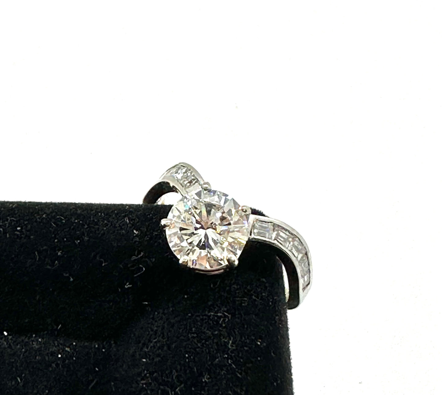 Sparkling engagement ring with - diamond ct. 1.73